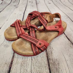 Taos Coral Pink Trulie Sandals Size 8-8.5